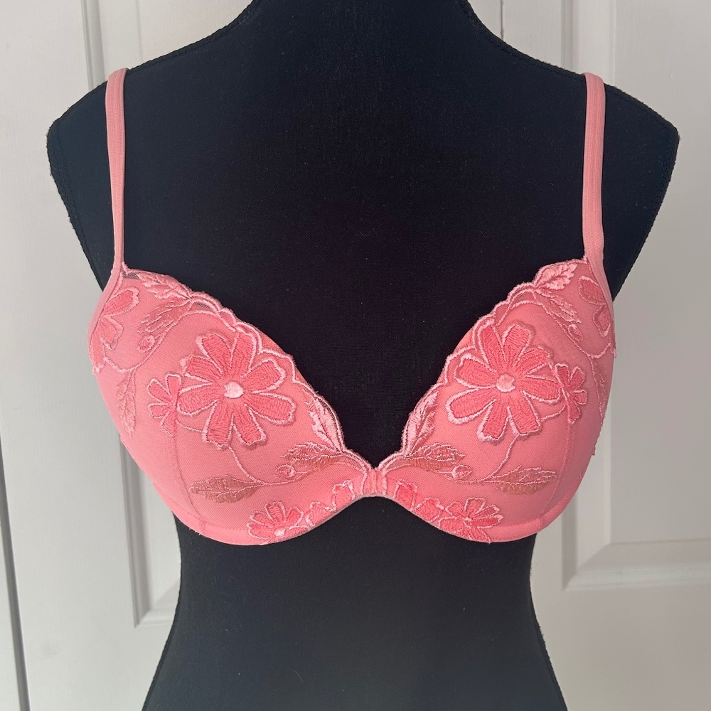 La Senza Peachy Pink Bra with Floral Embroidery in 36B